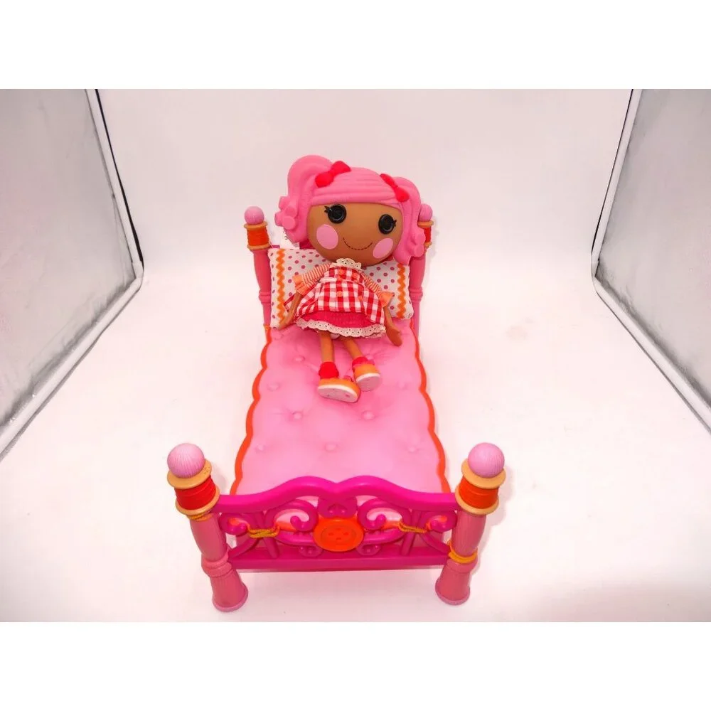 Lalaloopsy Pepper Pots‎ and Pans Doll With Pink Sew Bed & Pillow